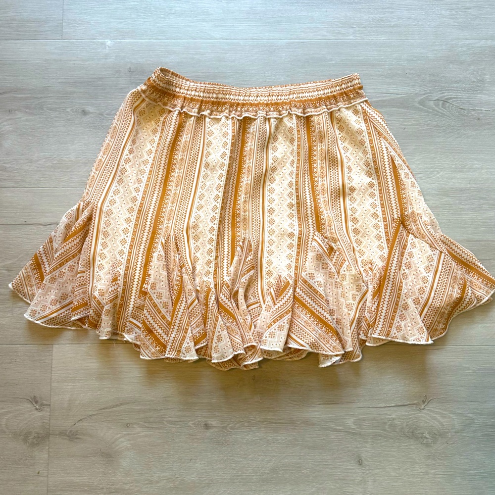 Mid thigh flouncy skirt in cream and orange